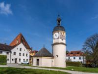 Uhrturm mit Brunnenhaus im fünften Vorhof